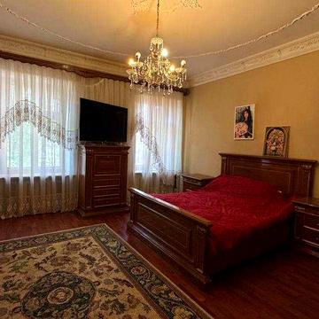 Продаю 3-кімнатну квартиру в історичному центрі на Грецькій, поруч із Дерибасівською.