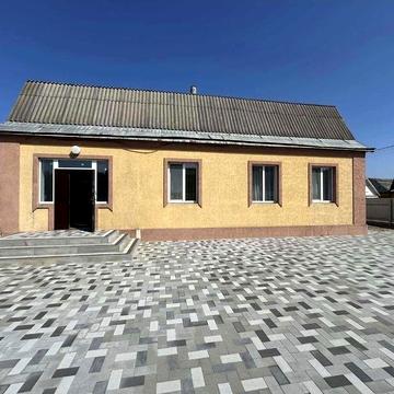 Будинок в селі Плесецьке