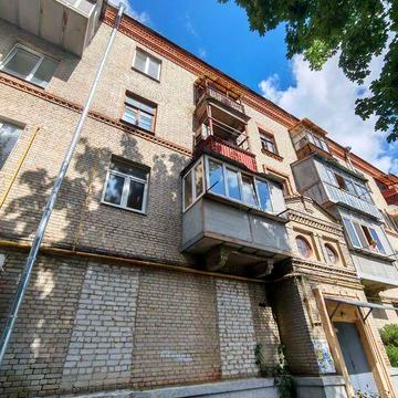 Продам 2 комн. кв. сталинка, метро Тракторный завод