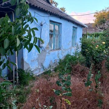 Продаю будинок в селі ,Баштанський р-н,Миколаївська області,задовільний стан.Є газ.опалення,а також пічне опалення,вода та світло.Документи є.