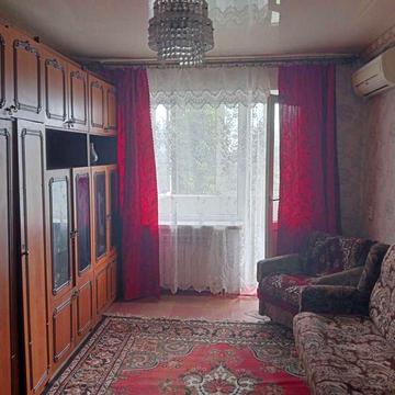 Продам двухкомнатную квартиру в тихом и спокойном районе.