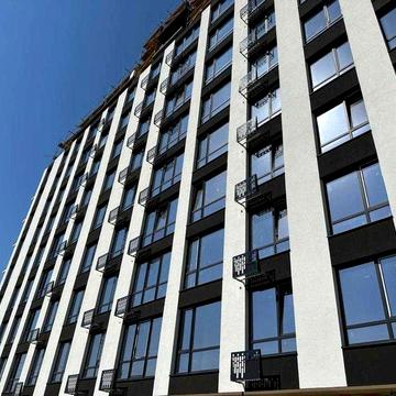 Смарт квартира біля озера з виходом на басейн