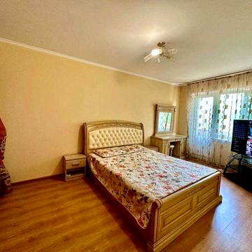 Однокімнатна квартира Шухевича 34кв.м центр ремонт меблі техніка