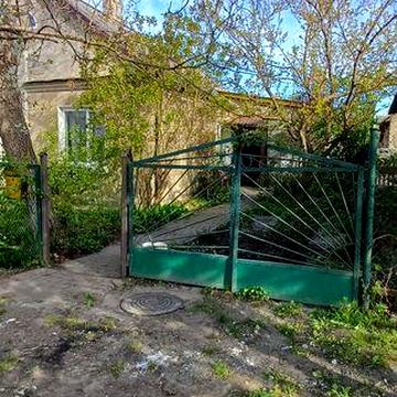 Продам будинок (частину, пів будинку)в Луцьку по Свободи