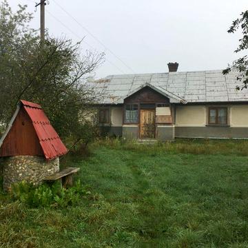 Продається господарство в с. Топорів хутір Заболото. Будинок та господарські споруди. Щоб дізнатись детальніше телефонуйте.