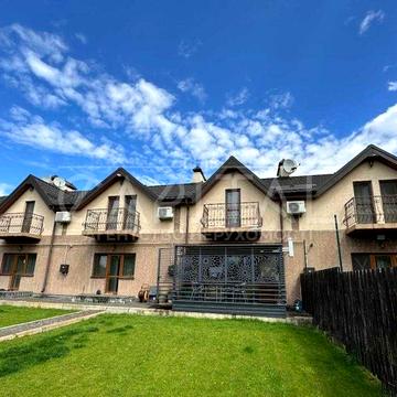 Продаж жилого комплексу, 9 таун-хаусів, усі здані, окупність 10 років