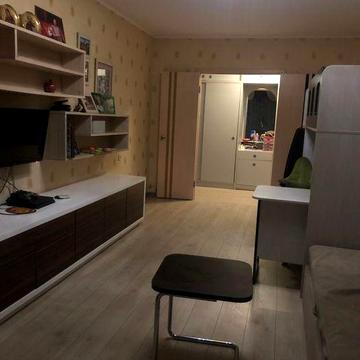 Продаж 3-х кімнатної квартири. У тихому центрі з охороною та паркінг. Меблі, бутова техніка усе для зручності. Документи прозорі, від власника.