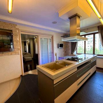 Центр. Жилянська 30а. Продаж 3-кімнатної квартира 140м2. Без Комісії.