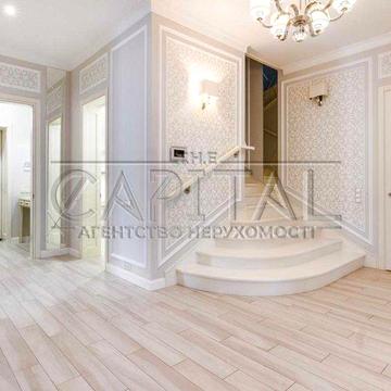 Продаж шикарного будинку Козин,розташований на території закритого КМ "Montana Village".