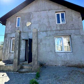 Будинок у кроковій доступності до міста, інфраструктури.