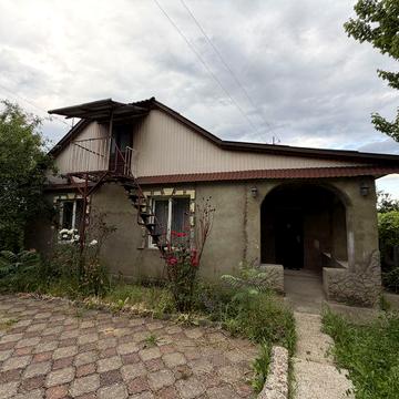 Продам добротний будинок