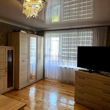 Продам 3-кімнатну квартиру в центрі міста Овруч
