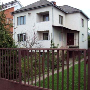Продається добротний великий будинок у Сваляві