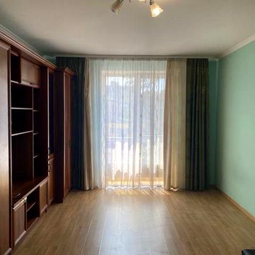 Здається в оренду  1 кім, кв квартир вул . Довга ( початак)