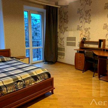 Продам 4-ох комнатную квартиру в Центре.