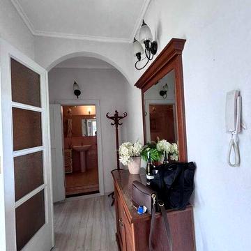 Продам 2 ком квартиру Сталинка Центр АГВ