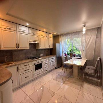 Простора 4-кімнатна квартира в самому центрі Бучі | Газ | 81,6 м² | Два балкони