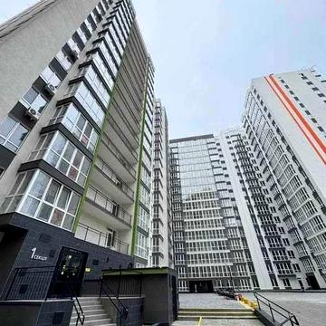 Новый, сданный  дом в центре. Акварель-3.