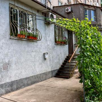 Продам 2 к квартиру с пристройкой и большим подвалом
