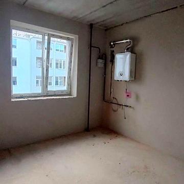 1 кімнатна квартира, є балкон, газове опалення.