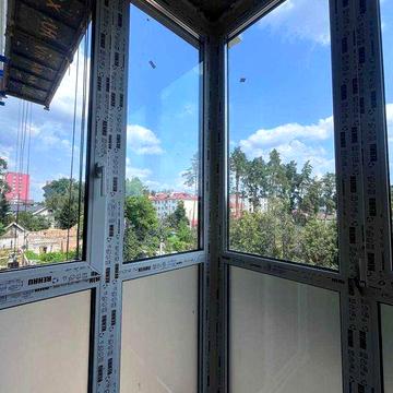 Однокімнатна без ремонту 41 м2 в районі Центрального парку.