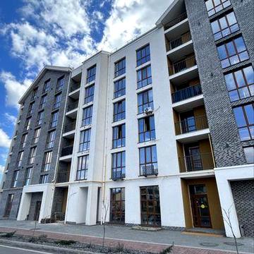 Продам 2 кімнатну квартиру в зданому будинку біля озера