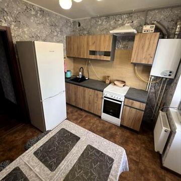 Двокімнатна квартира з ремонтом в Бучі , індивідуальне газове опалення .