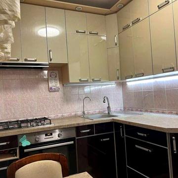 Сдам 3 кв метро Студенческая 522 м/р. 13000 гр