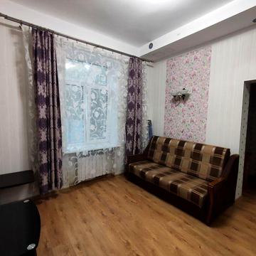 Здам квартиру-студію Дорогожичі, Гарета Джонса