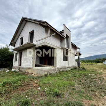 Будинок із панорамним видом на Чорну гору