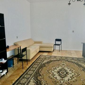 Леонтовича Центер Гарна трикімнатна квартира