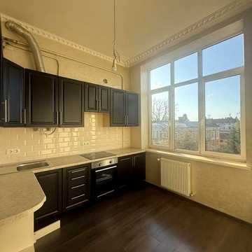 Продаж ексклюзивної 3-кімнатної квартири в центрі Самбора