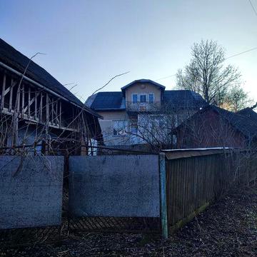Продається будинок з городом в селі Олешів.