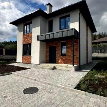 Неймовірний будинок з повнотілої червоної цегли