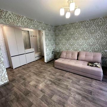 Продам 2-кімнатну квартиру в центрі