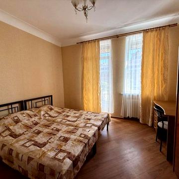 Оренда 2 кімнатноі квартири в Центрі ( біля Листопада)
