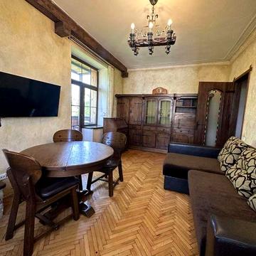 Продається 3-кімнатна квартира, біля метро, Шевченківський район