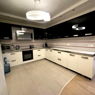 Оренда 3-кімнатної квартири 121 м². Завод імені Малишева. Від власника