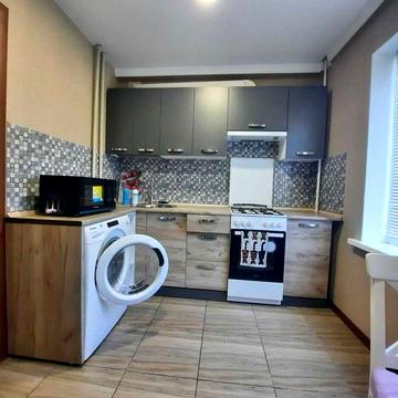 3-кімнатна квартира з євроремонтом, 5/9, вул. Дунайська, р-н готелю Хортиця палац