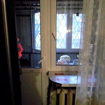 Продаётся 2к гостинка с балконом и санузлом