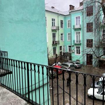 3-х кімнатна вул. Головна, район Ратуші з внутрішнім двориком