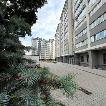 Панорамна квартира біля річки , можна робити ремонт