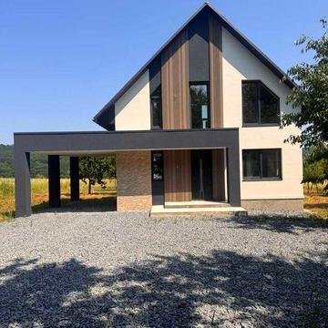 Продається сучасний будинок біля лісу в селі Валя Кузьмина