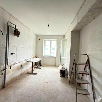 Продаж 2-х кімнатної квартири з частковим ремонтом