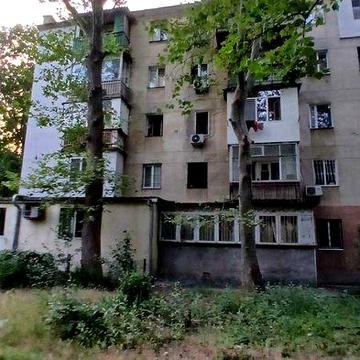 Продам 1 кімн.квартиру, Космонавтів / Інглезі, 1 поверх з 5, великий балкон