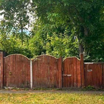 Продається міцний будинок на великій приватизованій земельній ділянці біля Харкова!