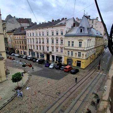 Кавалерка в центрі міста