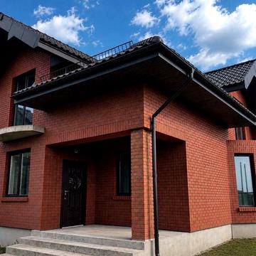 Будинок напроти центрального парку Луцька  с.Рованці 210мкв. Біля Луцька