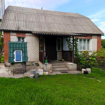Затишний будинок з великою ділянкою — ідеальне місце для життя!