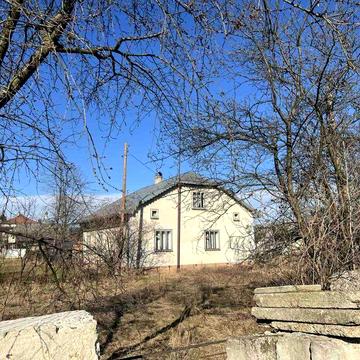 Будинок з земельною ділянкою в Перегінську